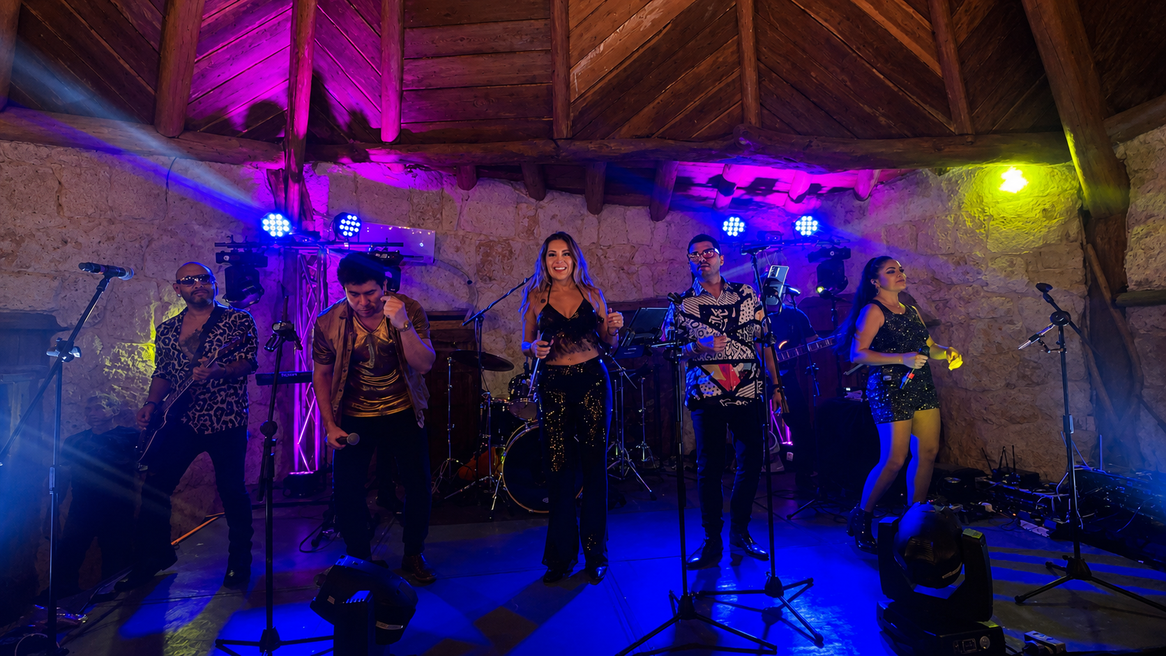 Grupos musicales para xv años en Cancun — Quinceañera · Cancún